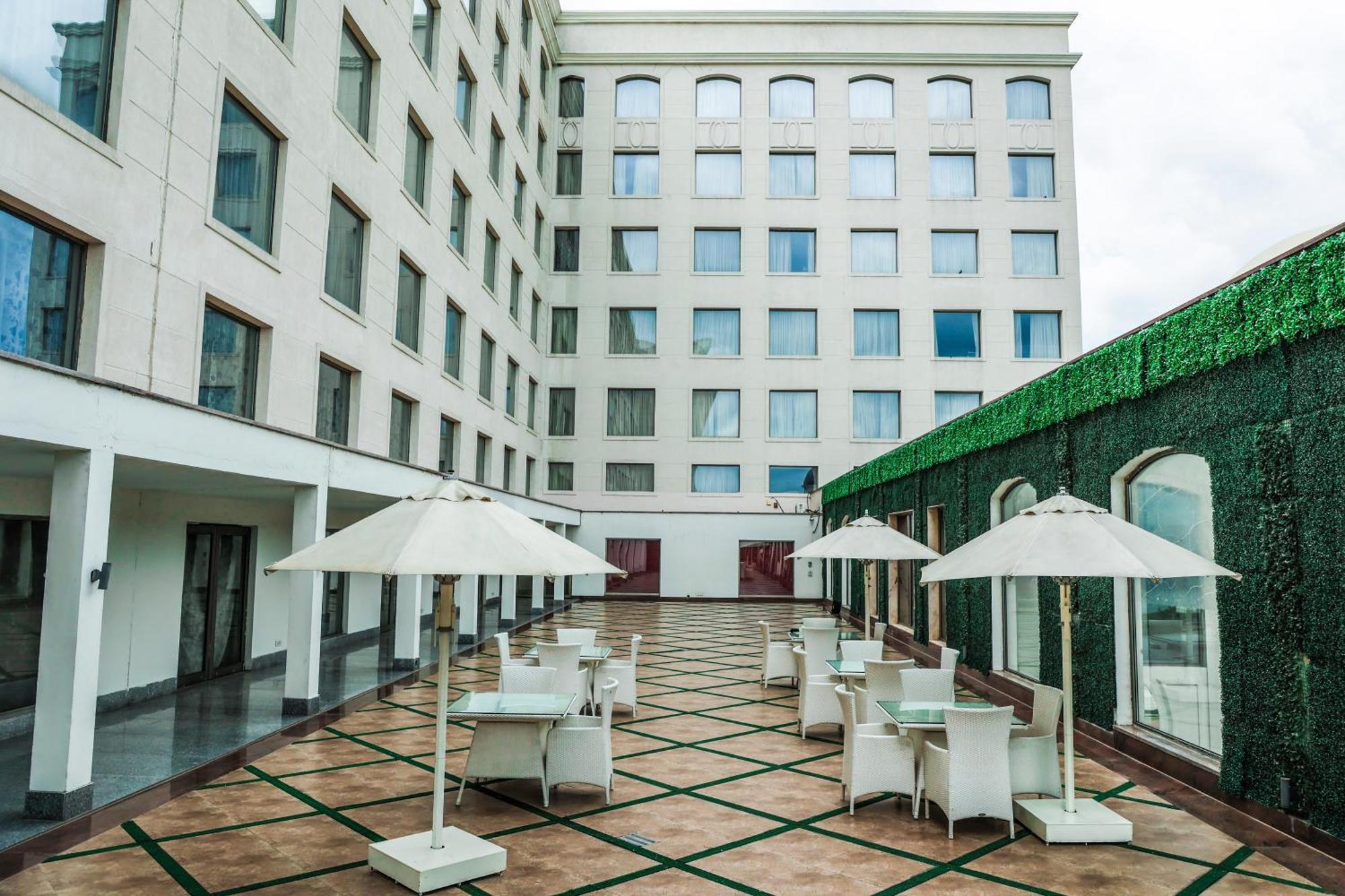 Ramada By Wyndham Lucknow Hotel And Convention Center Hotel 5*