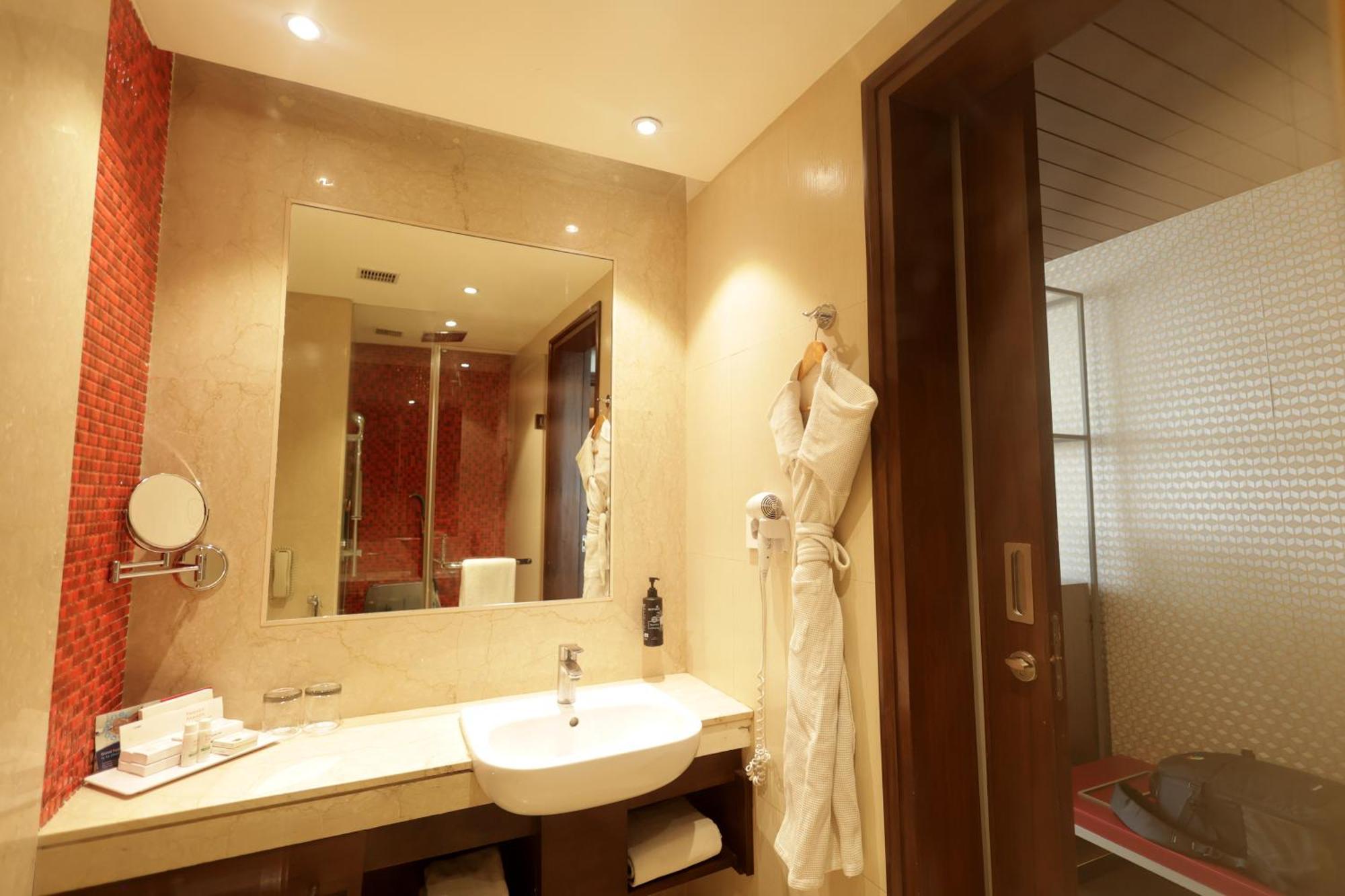 Ramada By Wyndham Lucknow Hotel And Convention Center Hotel Lucknow