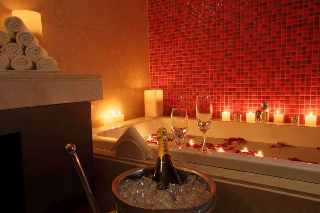Ramada By Wyndham Lucknow Hotel And Convention Center 5*