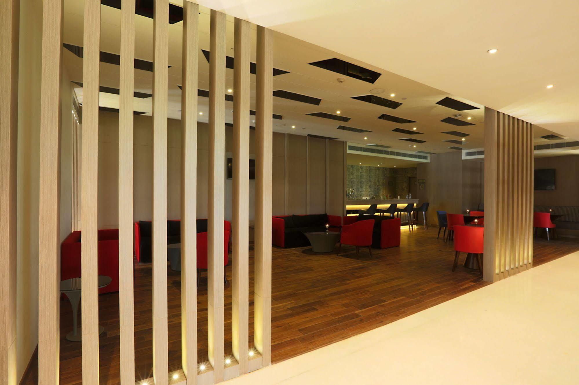 Hotel Ramada By Wyndham Lucknow Hotel And Convention Center