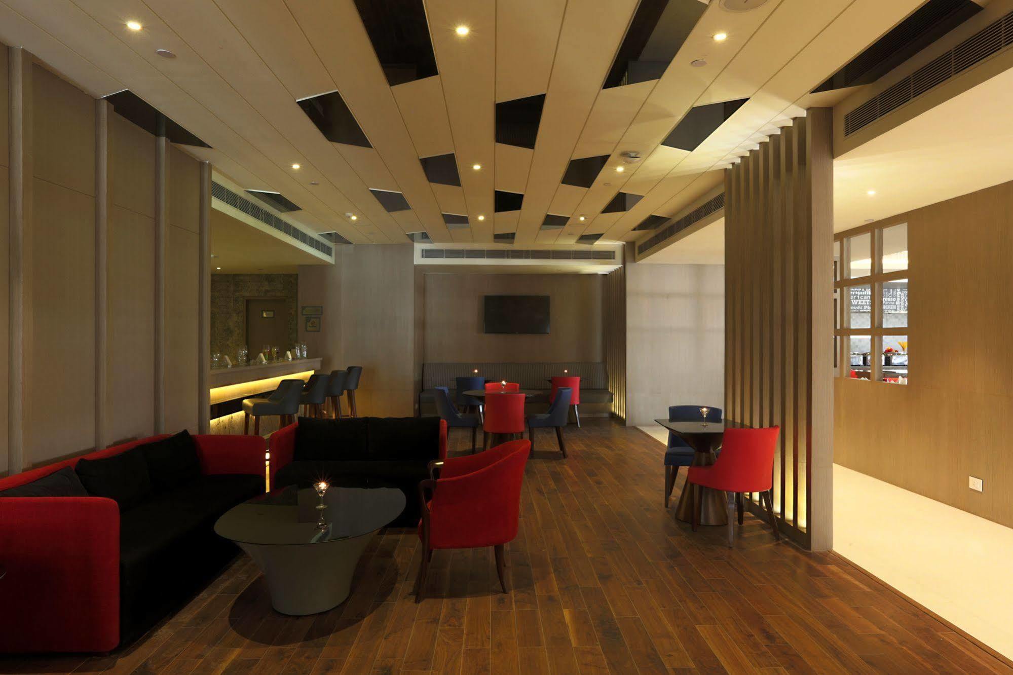 Ramada By Wyndham Lucknow Hotel And Convention Center Hotel 5*